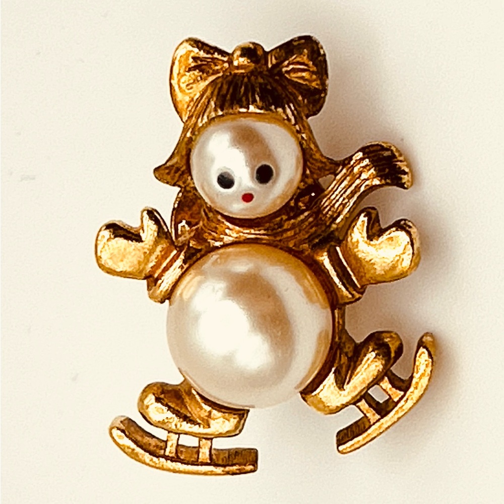 Vintage 1998 Avon Pearlesque Snowman Gold Tone Christmas Holiday Pin Brooch